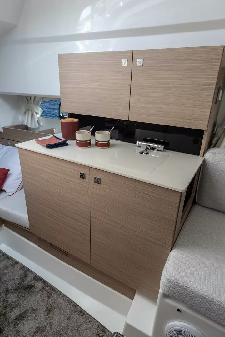 1 frigo intérieur et 1 extérieur